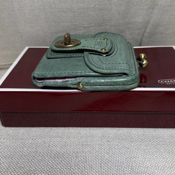 Coach Legacy Juniper -Green- Vachetta Leather Kisslock French Frame Wallet - Picture 8 of 8